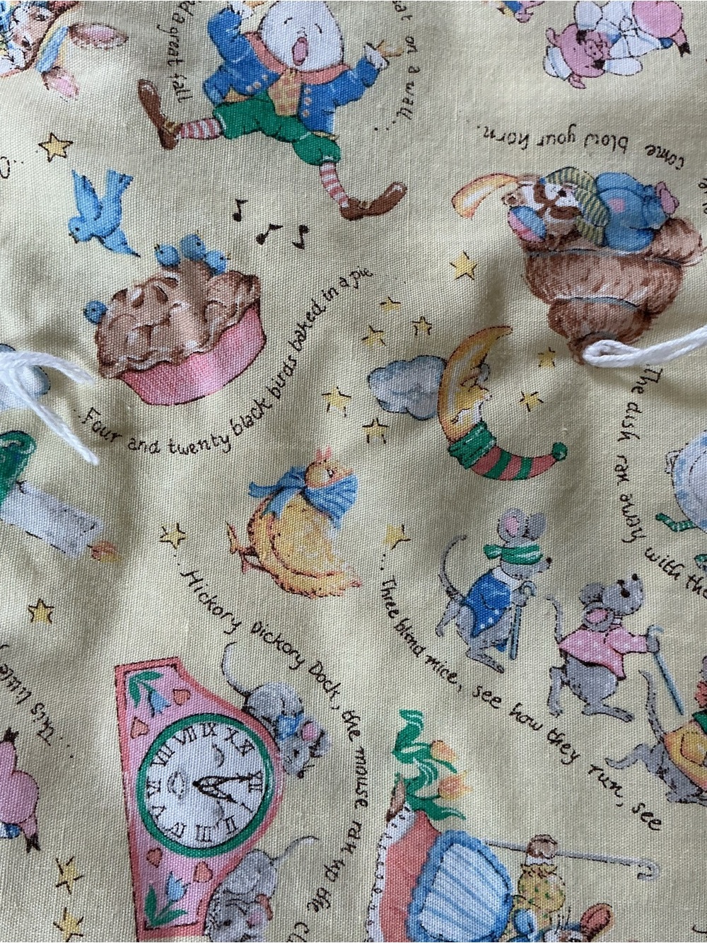 Vtg Mother Goose Nursery Rhyme Baby Quilt Yellow Panel Blanket 43x51.5 1990s - Picture 8 of 10